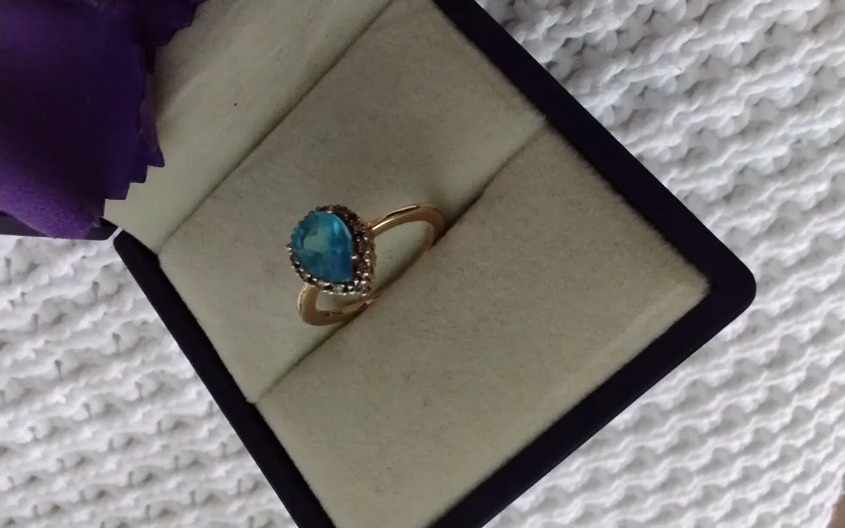 VINTAGE 10ct GOLD SWISS BLUE TOPAZ & DIAMOND RING - Image 3