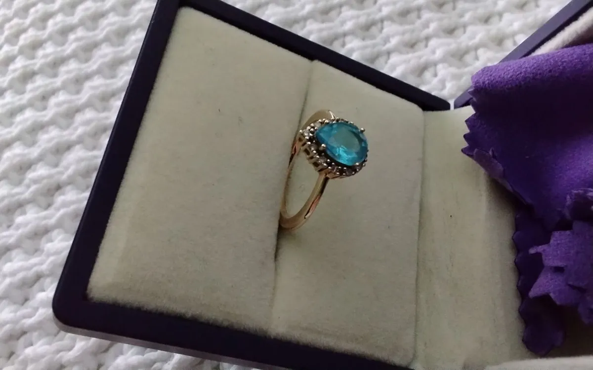 VINTAGE 10ct GOLD SWISS BLUE TOPAZ & DIAMOND RING - Image 4