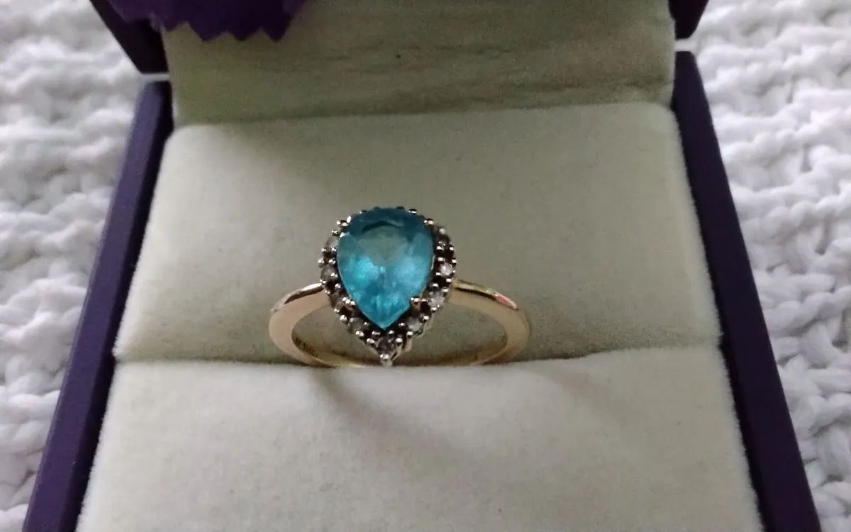 VINTAGE 10ct GOLD SWISS BLUE TOPAZ & DIAMOND RING - Image 2