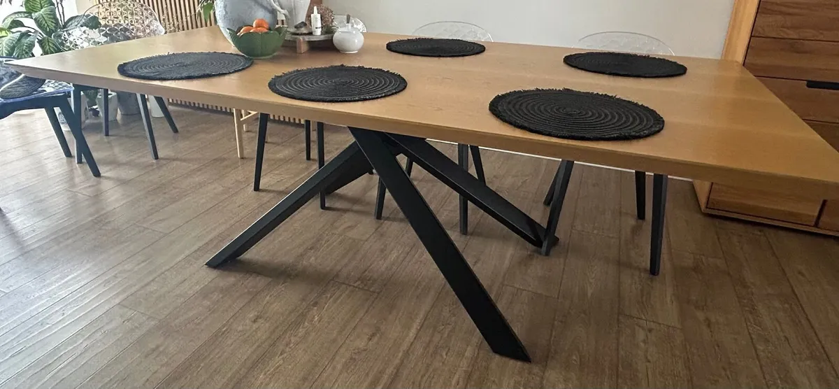 Dining table - Image 1