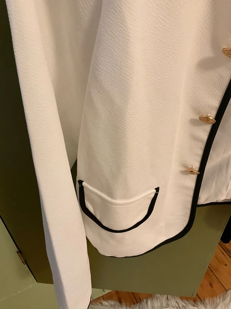 Lady’s White Jacket - Image 4