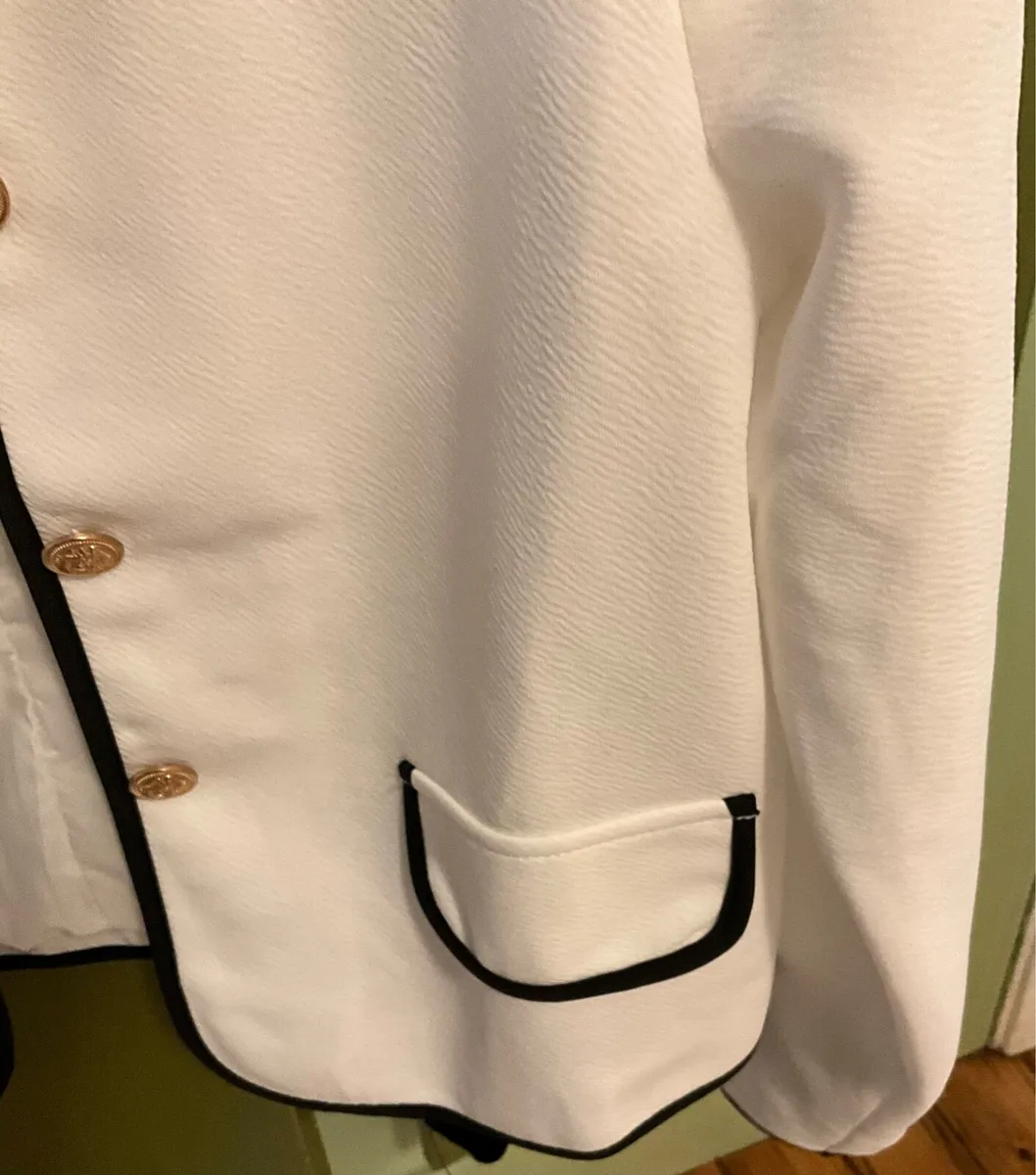 Lady’s White Jacket - Image 3