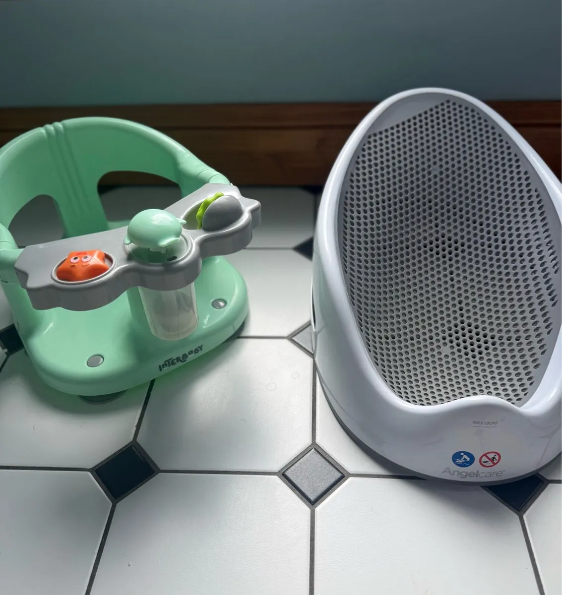 Baby bath seats - Image 1