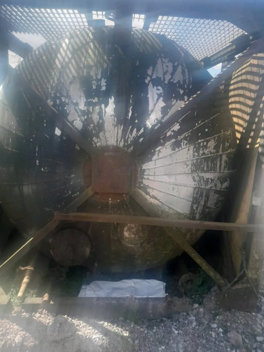 Large steel tanks - Image 4