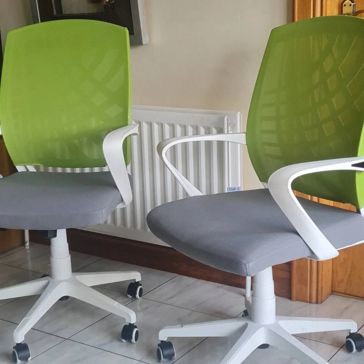 12 x netback office task chairs - Image 1