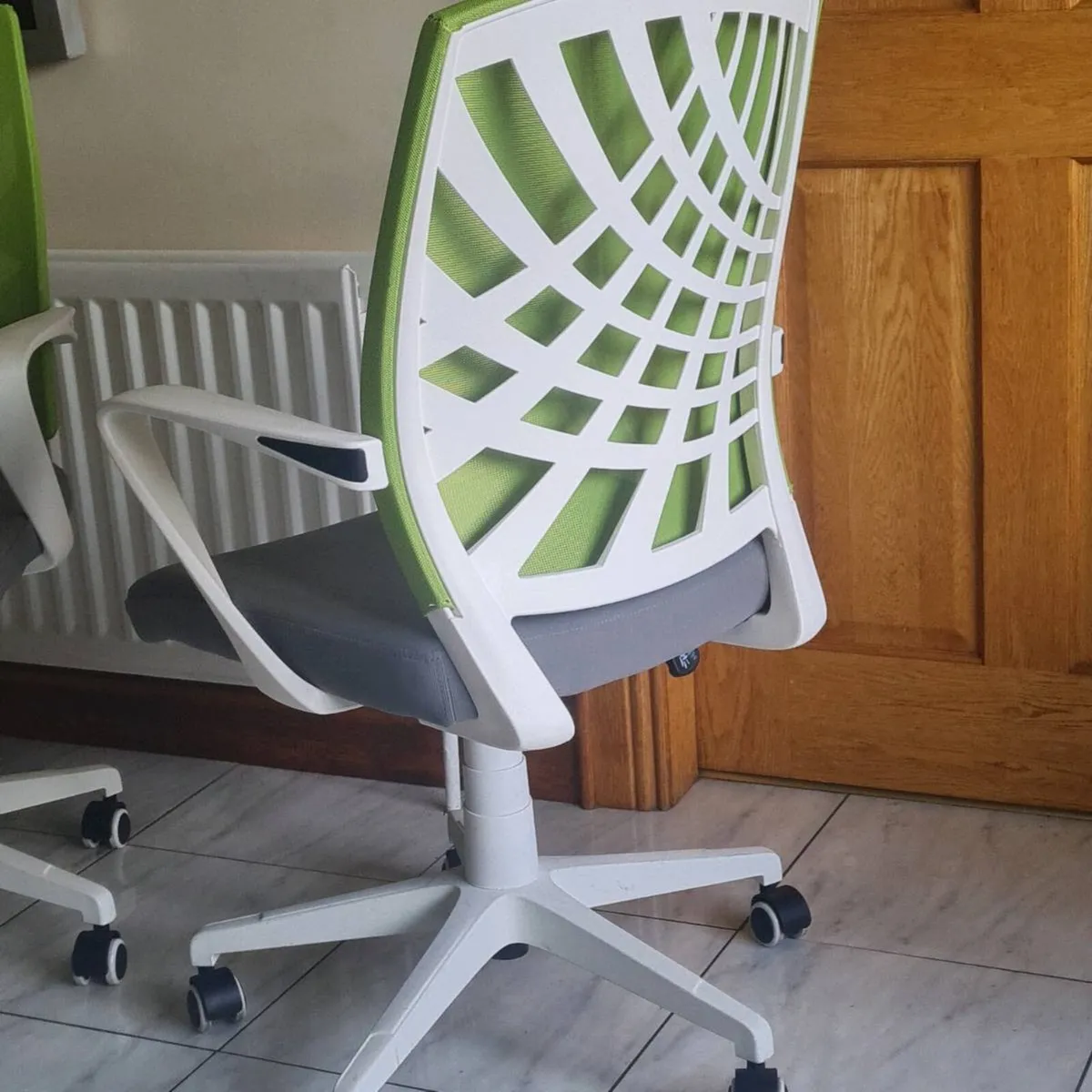 12 x netback office task chairs - Image 2