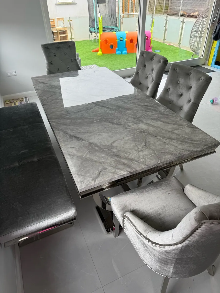Kitchen table and chairs - Image 4