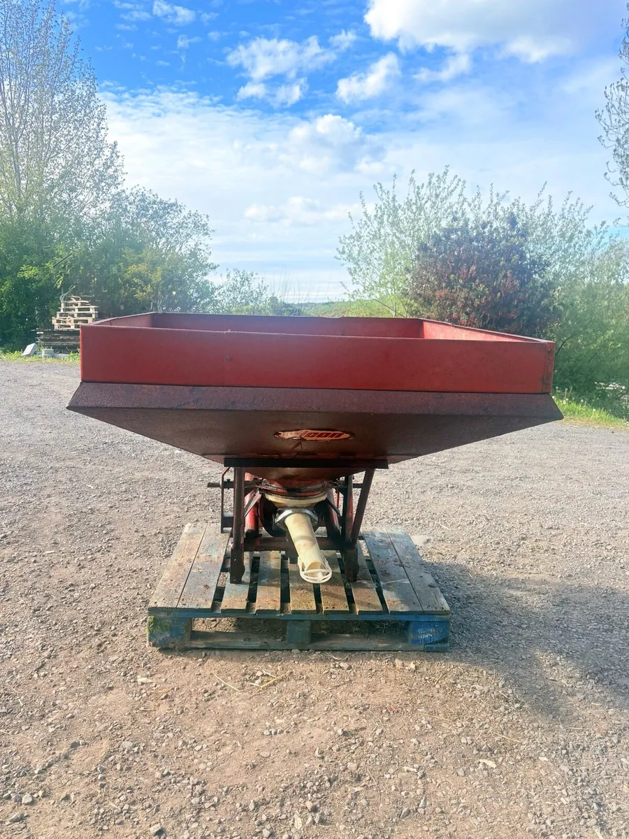 Vicon 1001 Fertliser sower 600kg - Image 4