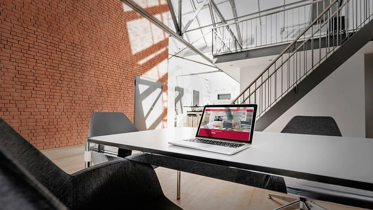 Monsanto Red Brick Tiles With Grey Joint - Image 4