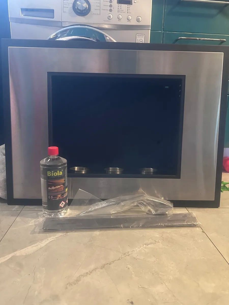 Outdoor wall mounted fireplace - Image 4
