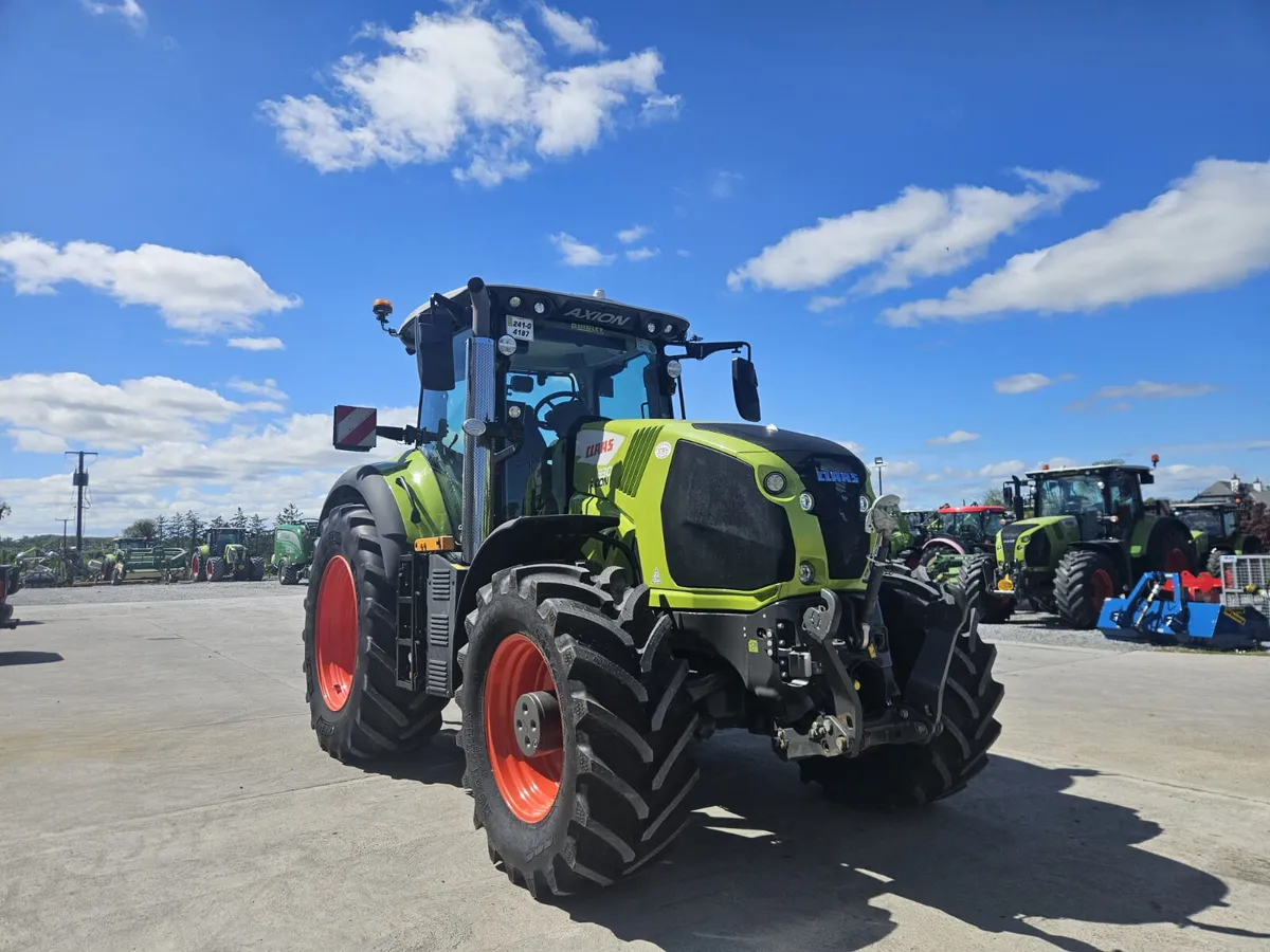 CLAAS AXION 830 - Image 2