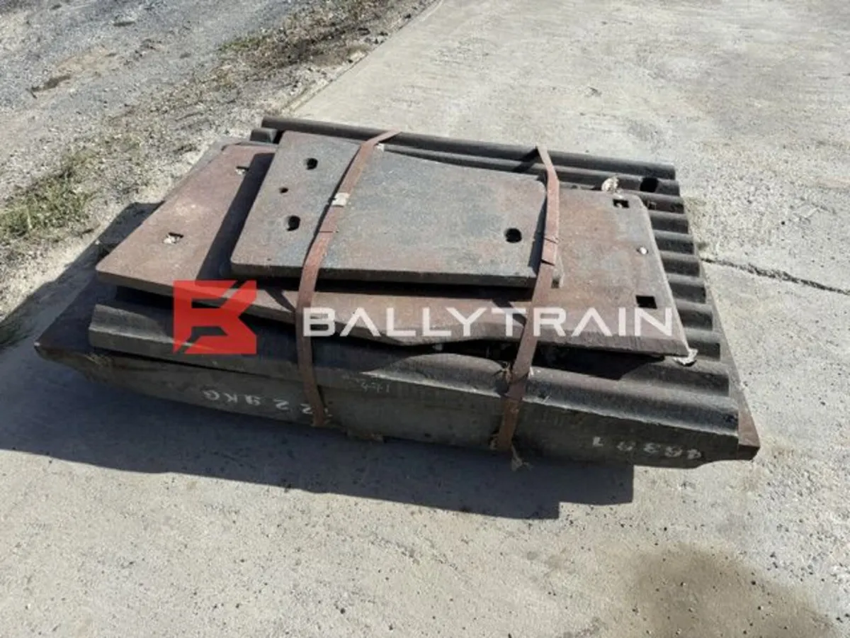 Sandvik QJ340 Jaw Plates & Cheek Plates - Image 1