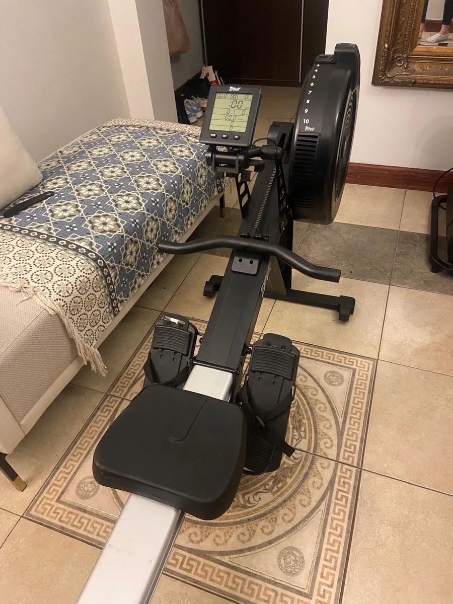 Rowing machine - Image 1