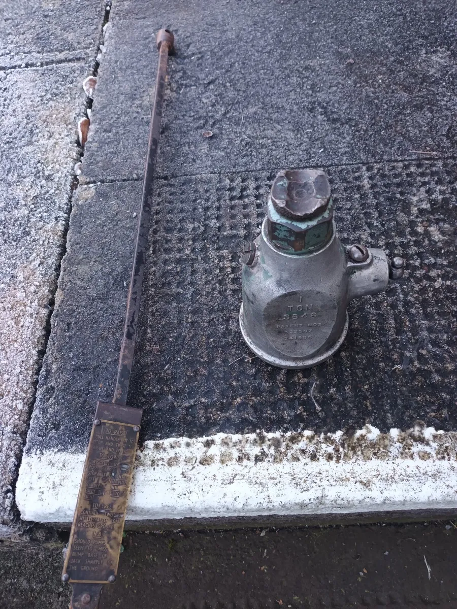 Vintage Car Jack - Image 1