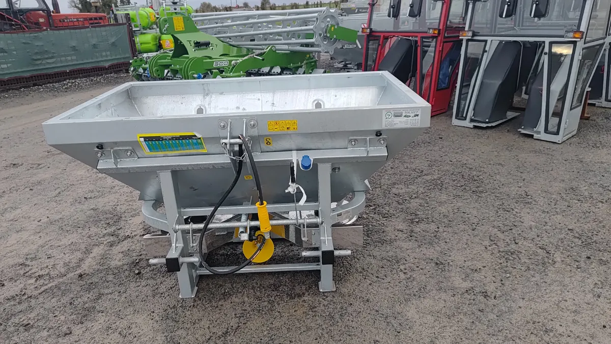 Tolmet fertiliser spreader  1800€ New - Image 1