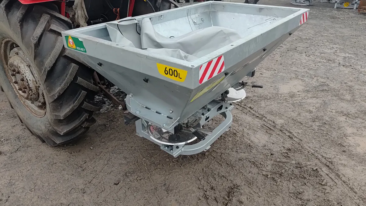 Tolmet fertiliser spreader  1800€ New - Image 3