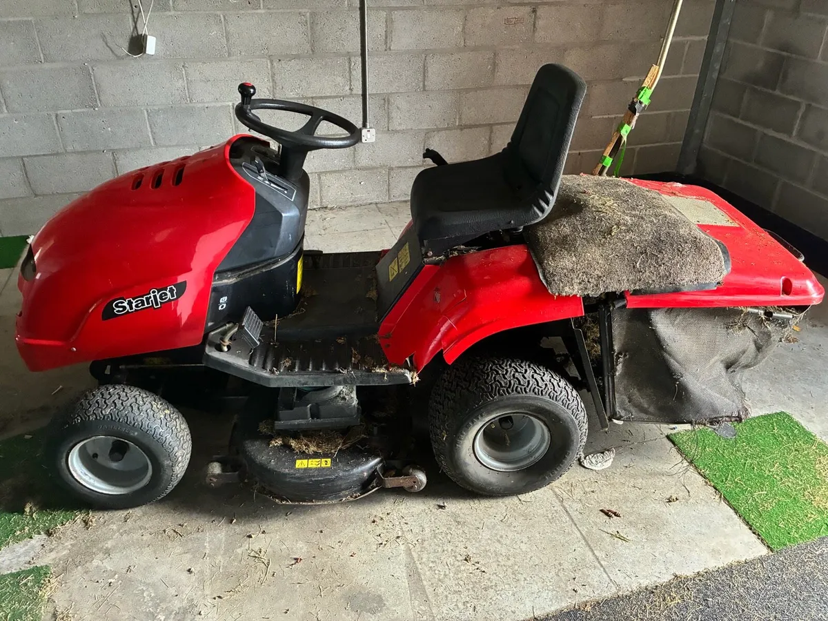 Ride on lawn mower - Image 1