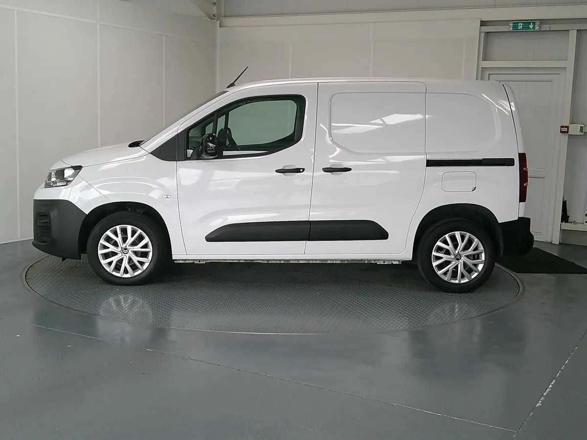 CITR0EN BERLINGO 2023 - Image 4