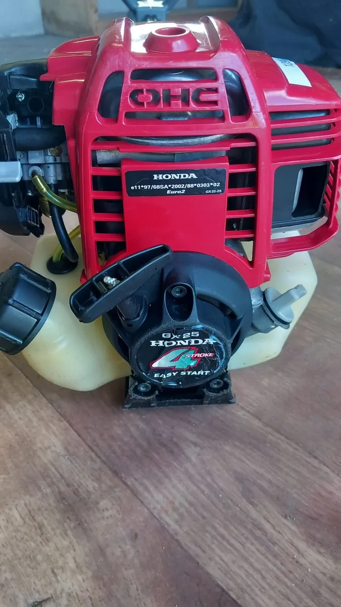 Honda 4-Stroke Petrol Grass Strimmer - Image 3