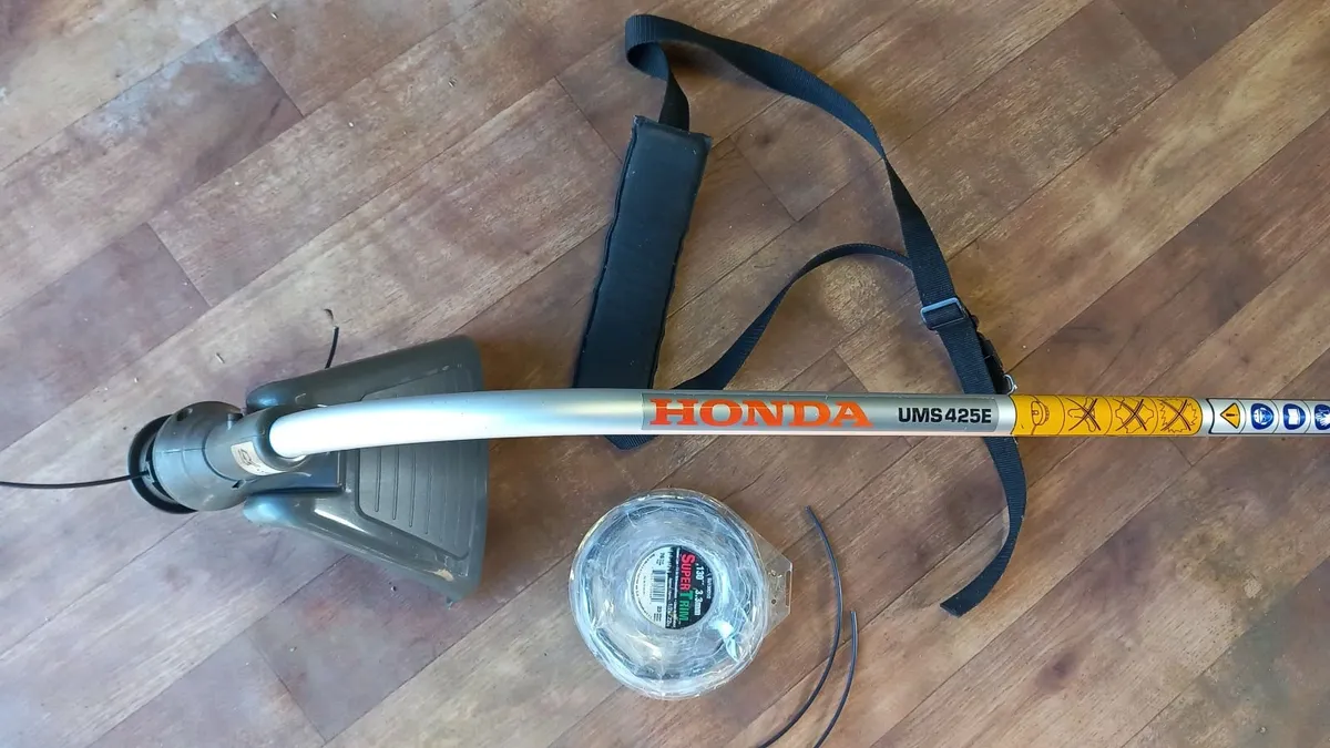 Honda 4-Stroke Petrol Grass Strimmer - Image 4