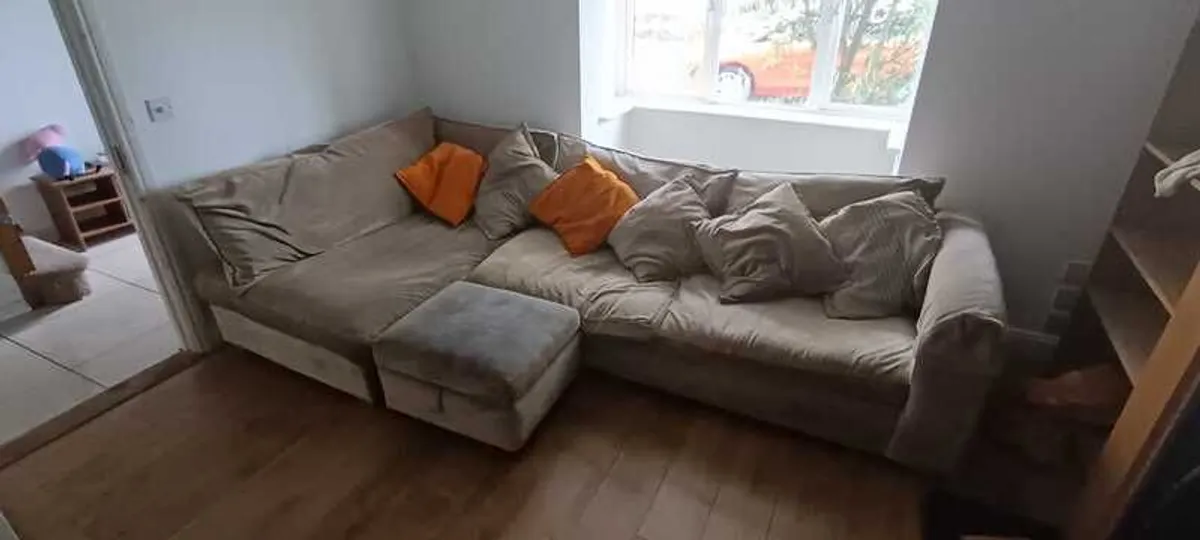 L shaped couch - Image 1