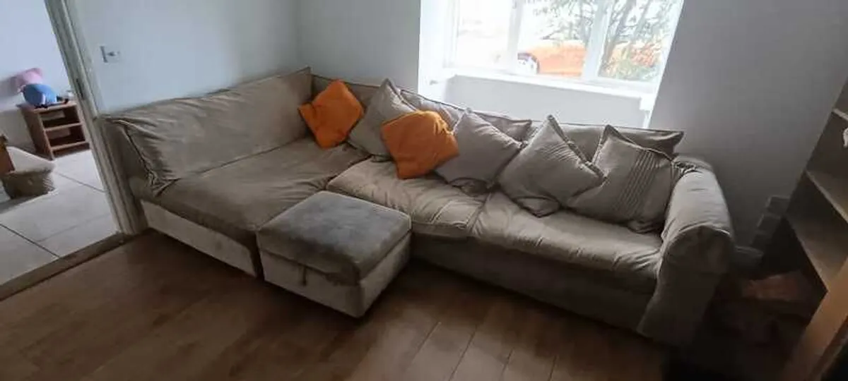 L shaped couch - Image 3