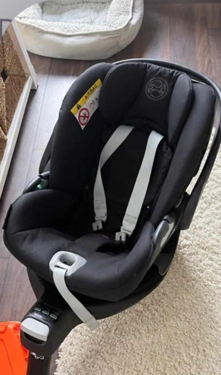 Cybex Cloud Z2 Car Seat & ISOFIX Base - Image 2