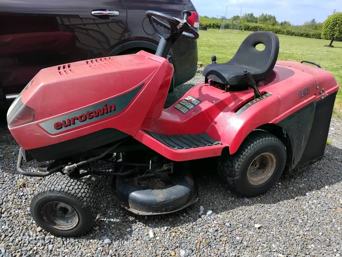 Ride on lawnmower - Image 2