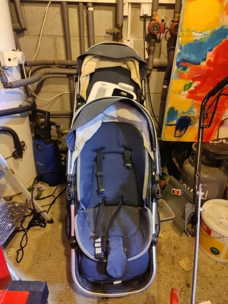 Twin buggy Free to good home - Image 1