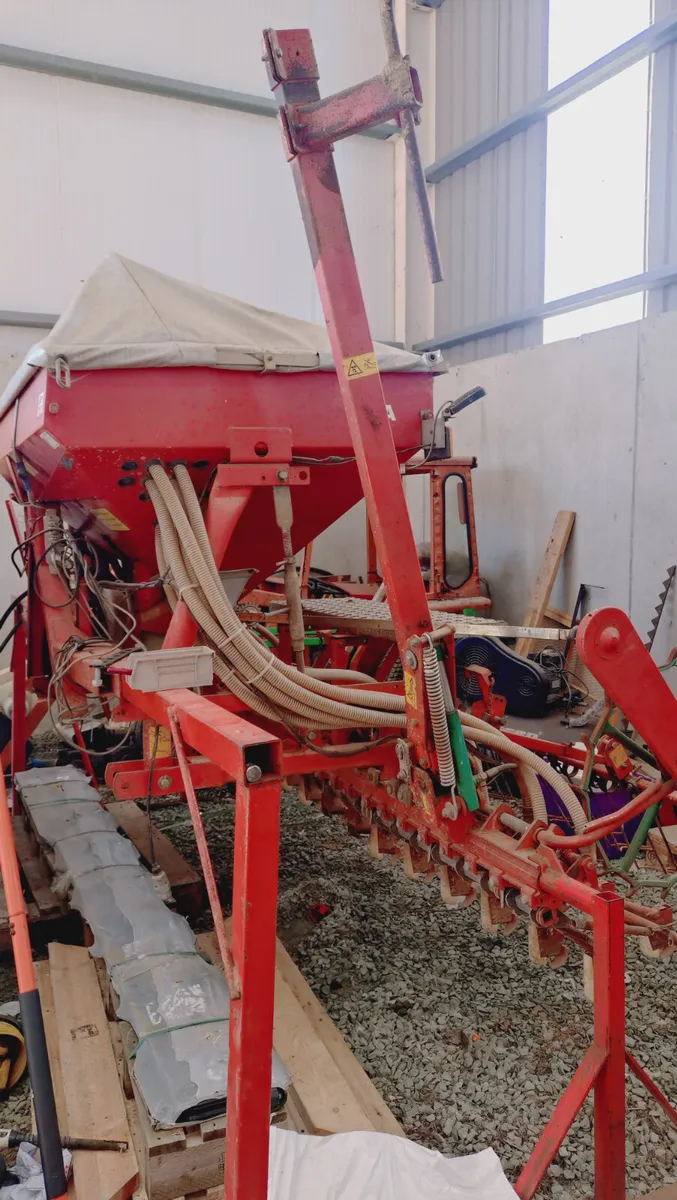 Accord DA Corn Drill - Image 1