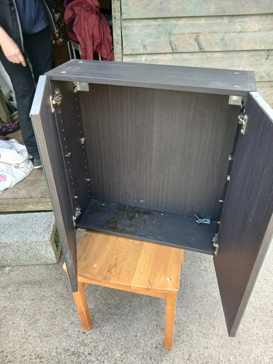 Bathroom cabinets - Image 1