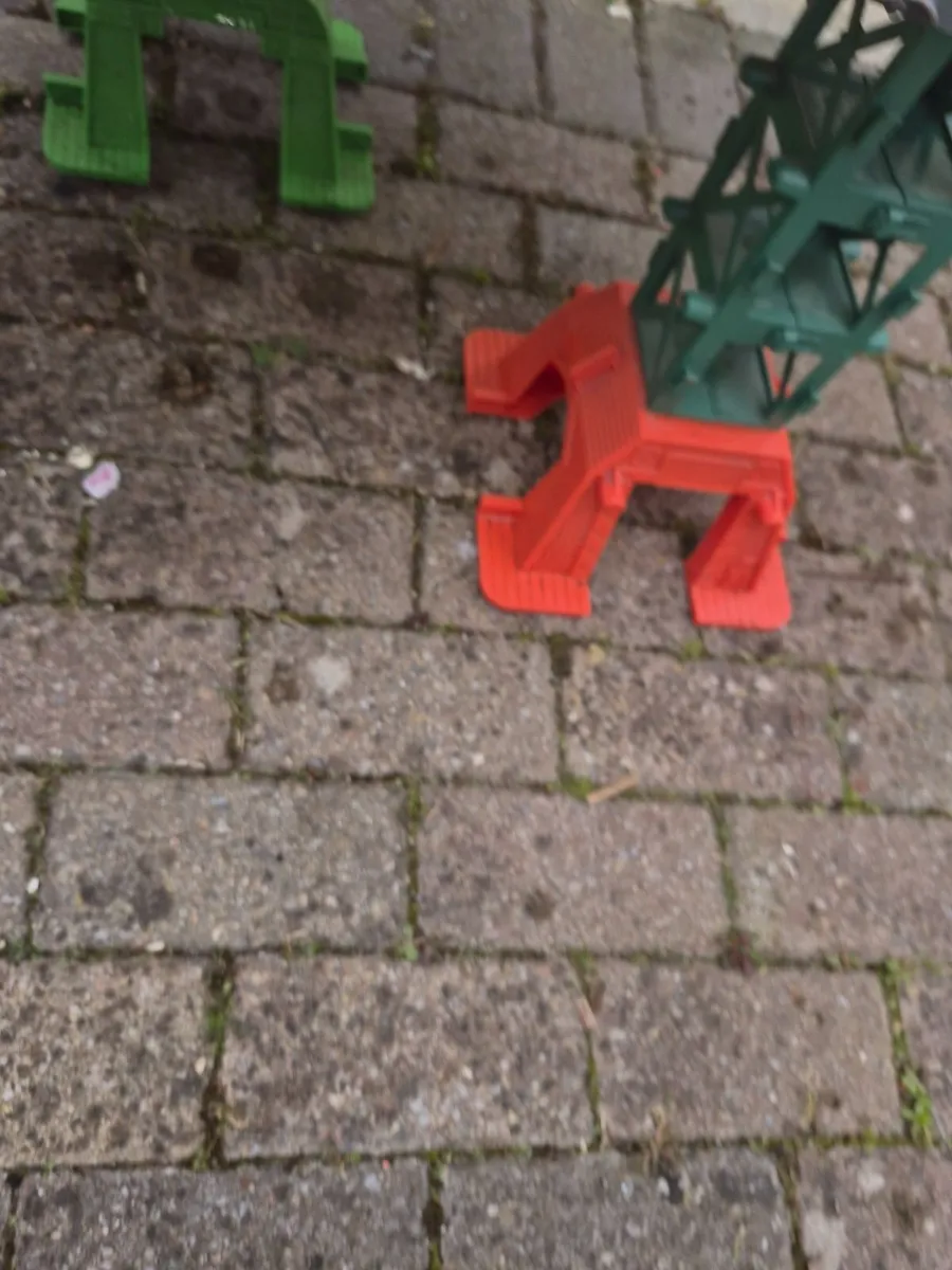Thomas and friends station and tracks - Image 3