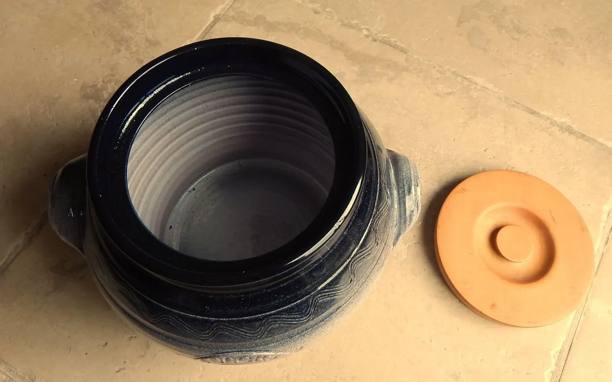 Large Carley’s Bridge Potteries Storage Jar - Image 4