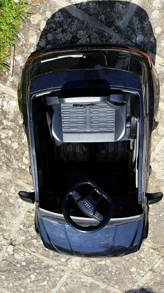 Audi RS6 kids car with remote - Image 3