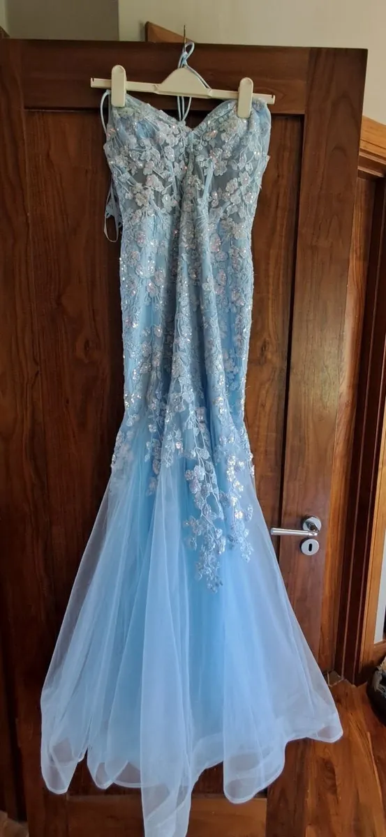 Beautiful ball dress. - Image 1