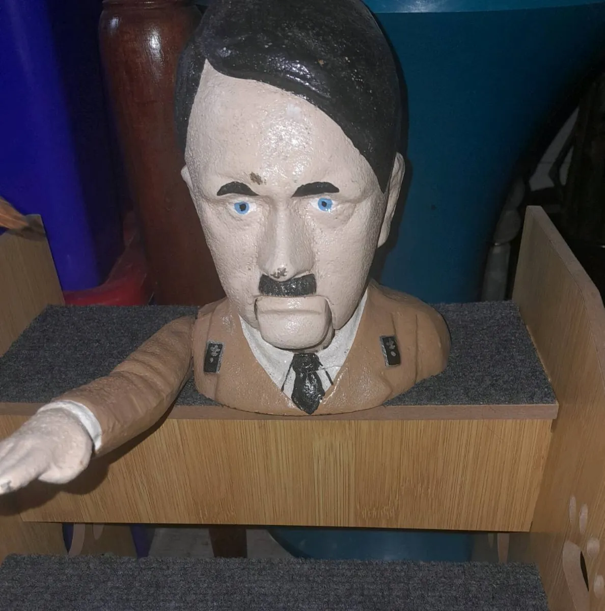 Cast iron statue with moving parts - Image 1