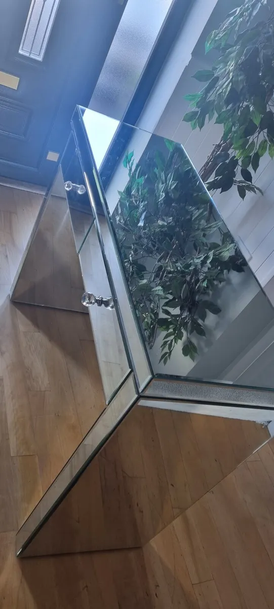 Free mirrored dressing table - Image 1