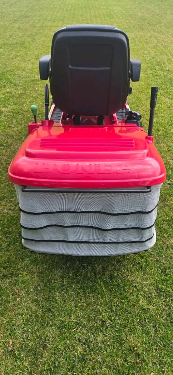 2022 Honda HF2417 Rideon Mower - Image 2