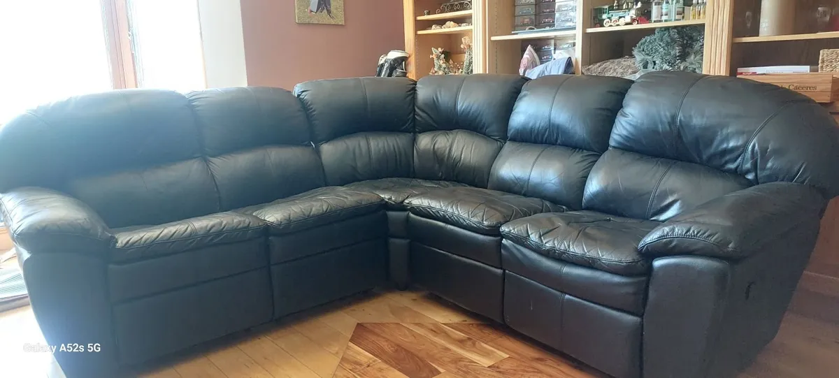 Corner leather couch - Image 2