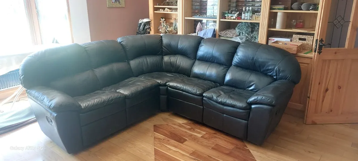 Corner leather couch - Image 3