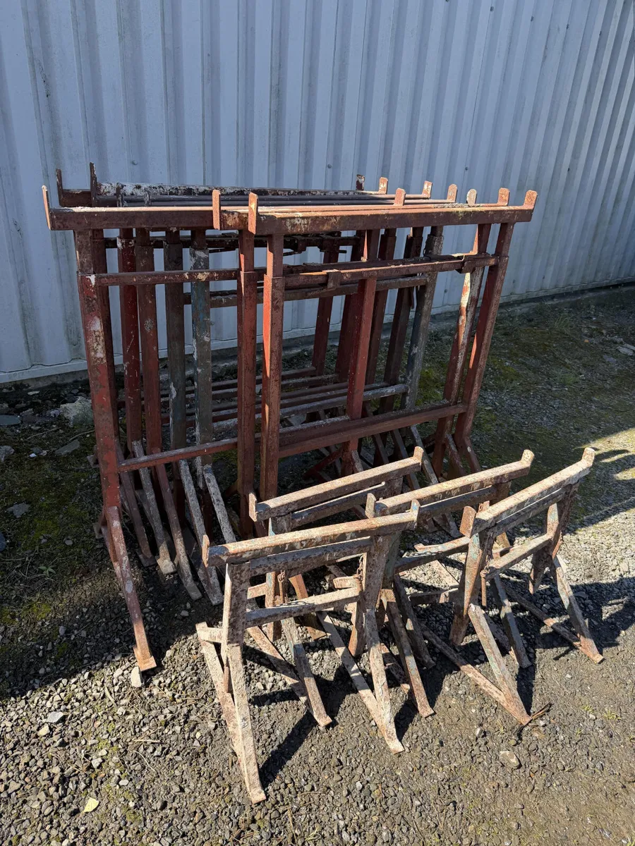 Builders Trestles **Online Auction** - Image 1