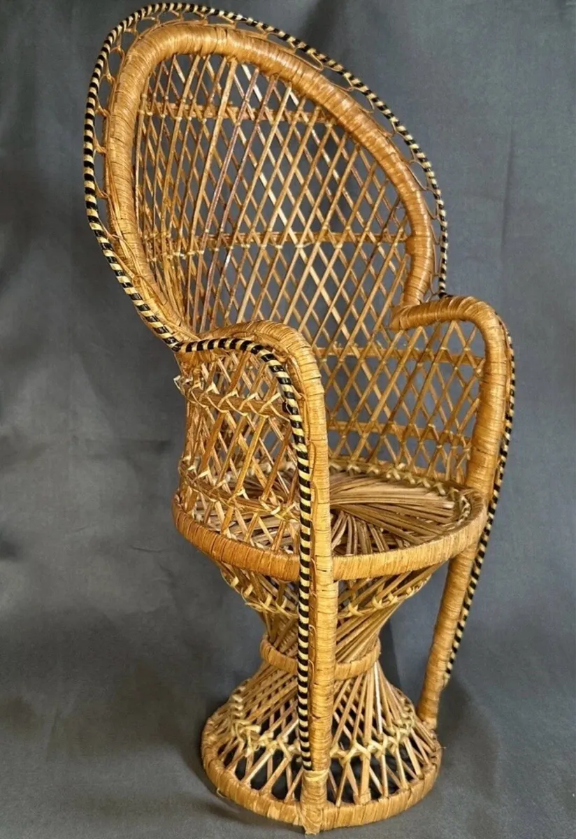 Vintage wicker 16 inch peacock chair - Image 1