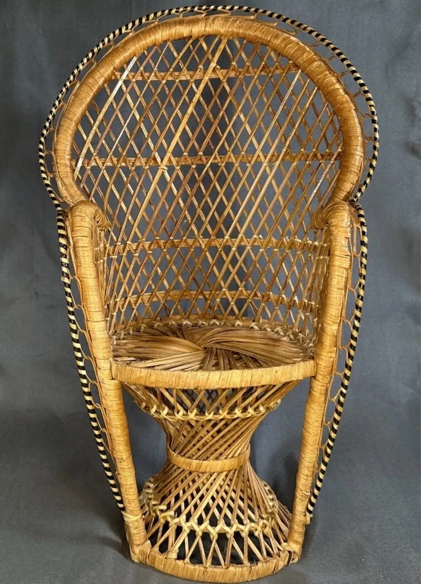 Vintage wicker 16 inch peacock chair - Image 2
