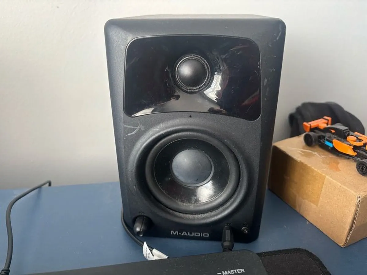 DDJ FLX-4, Speakers & Headphone Starter Kit - Image 2