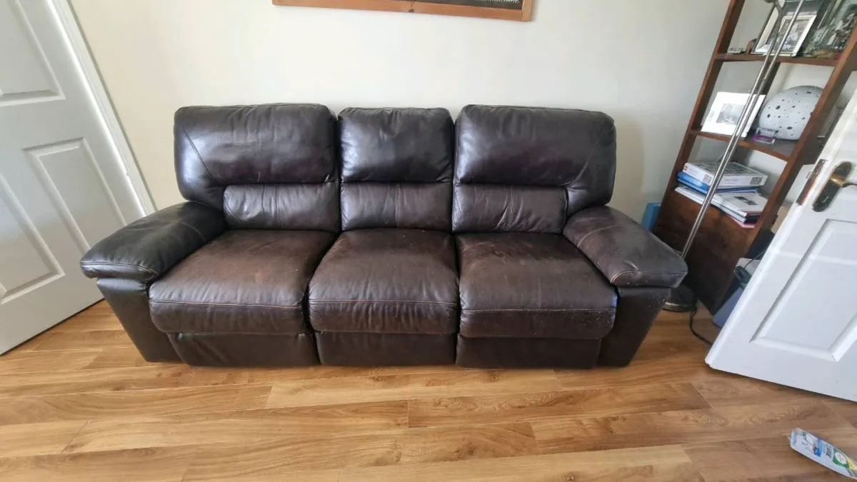 Recliner Couch 3 ÷ 2 - Image 1