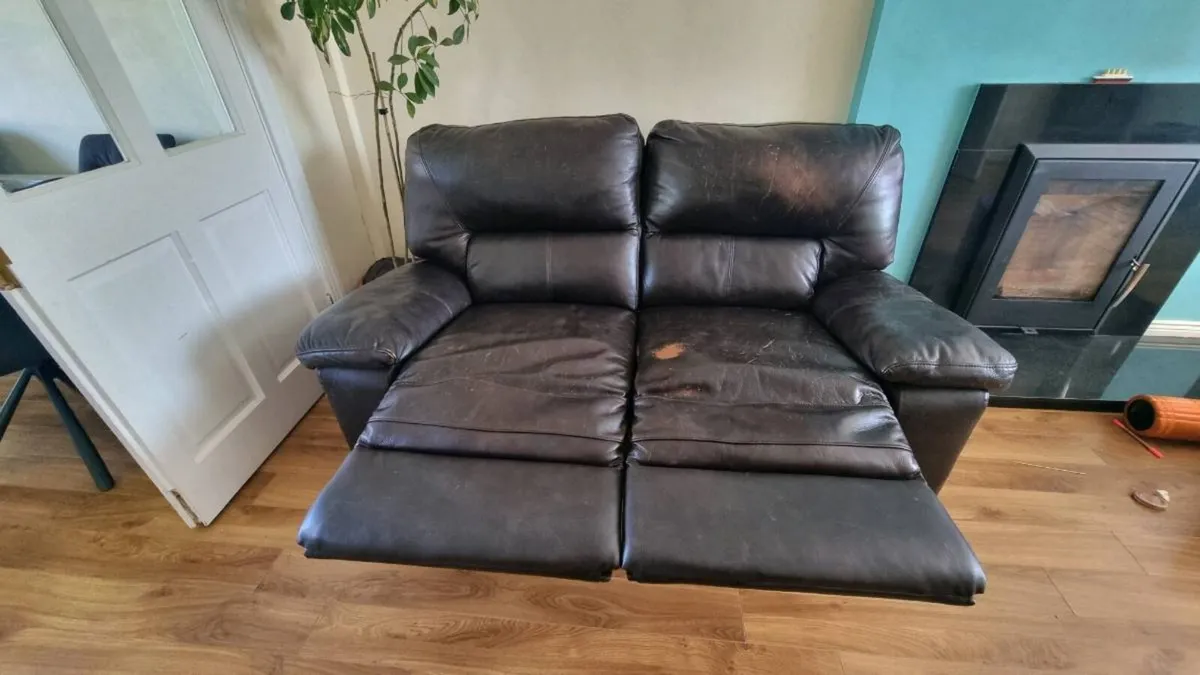 Recliner Couch 3 ÷ 2 - Image 3