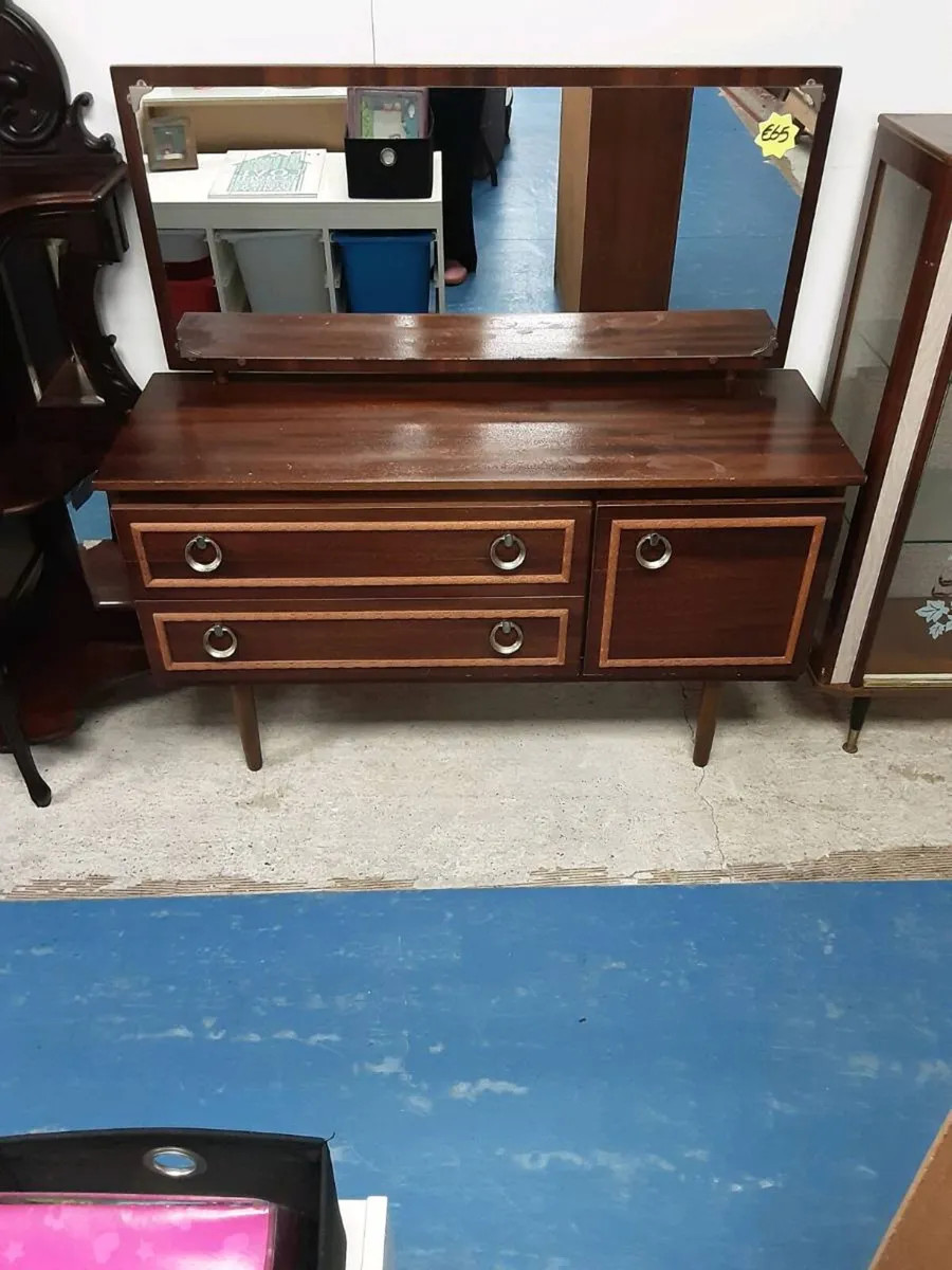 SIDEBOARD - Image 1