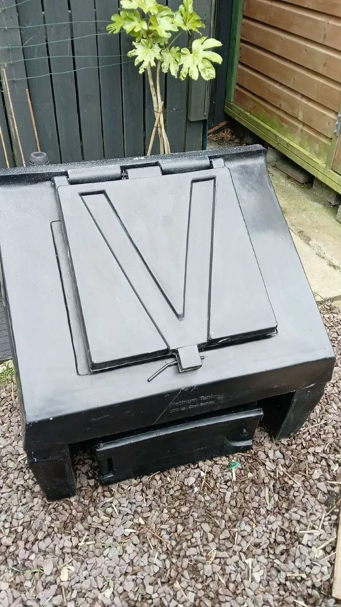 Coal Bunker & Coal - Image 1