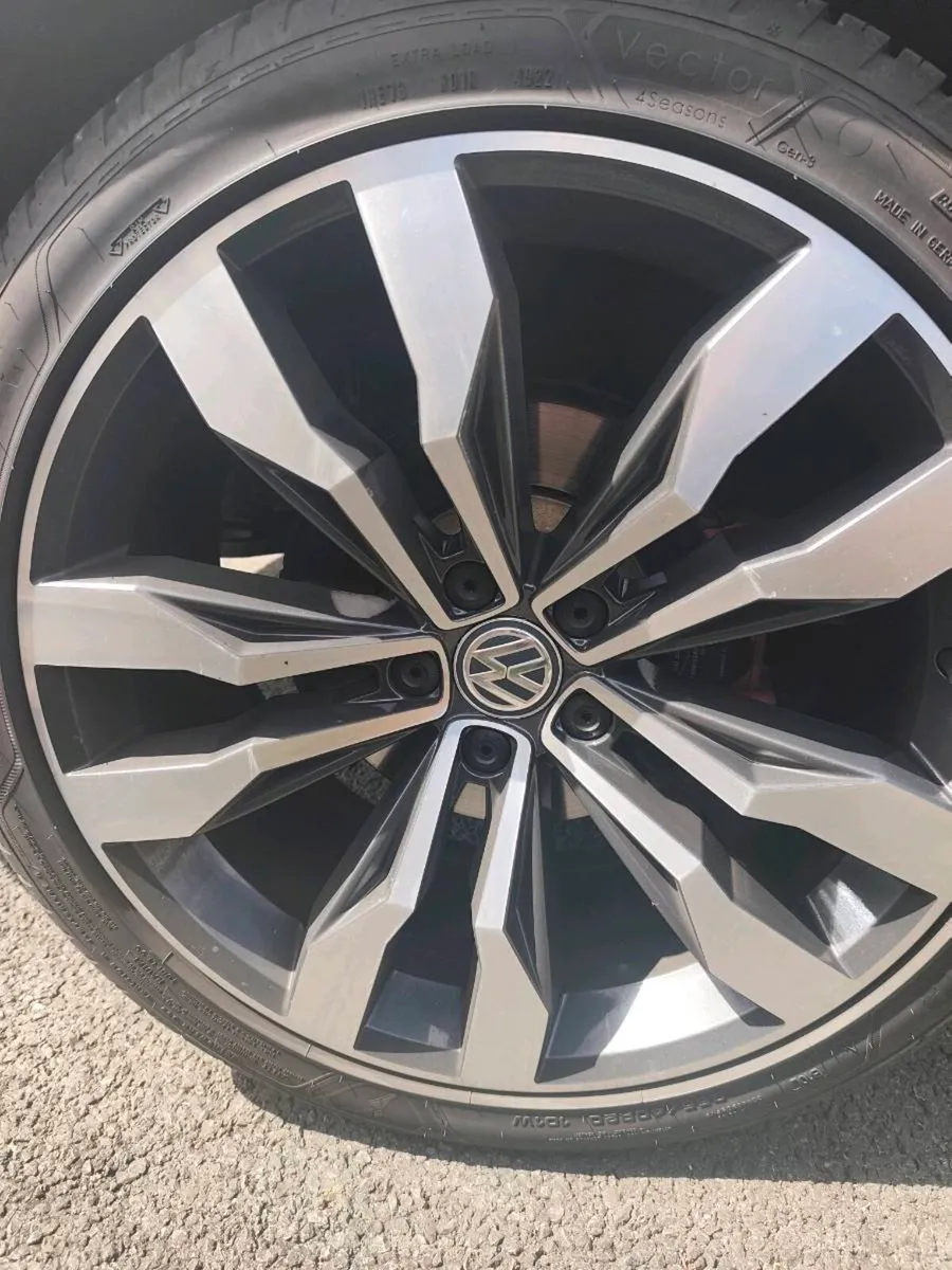 Genuine Volkswagen Alloy wheels - Image 2