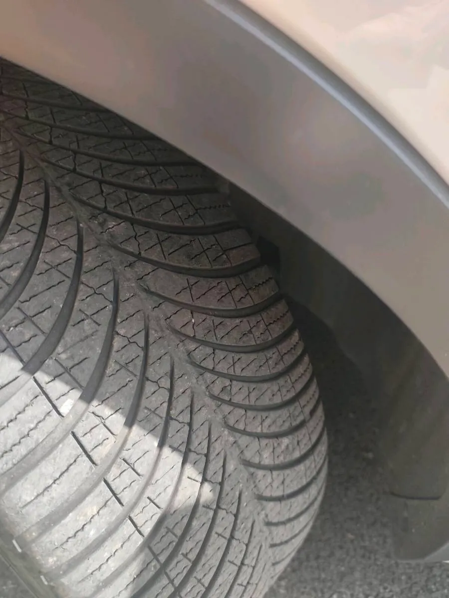 Genuine Volkswagen Alloy wheels - Image 3